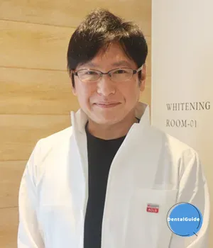WITH DENTAL CLINIC 新宿の歯科医師の波多野先生